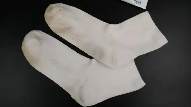 清洗白袜子小窍门,多脏多臭的袜子用它一洗就白,每天穿新的一样
