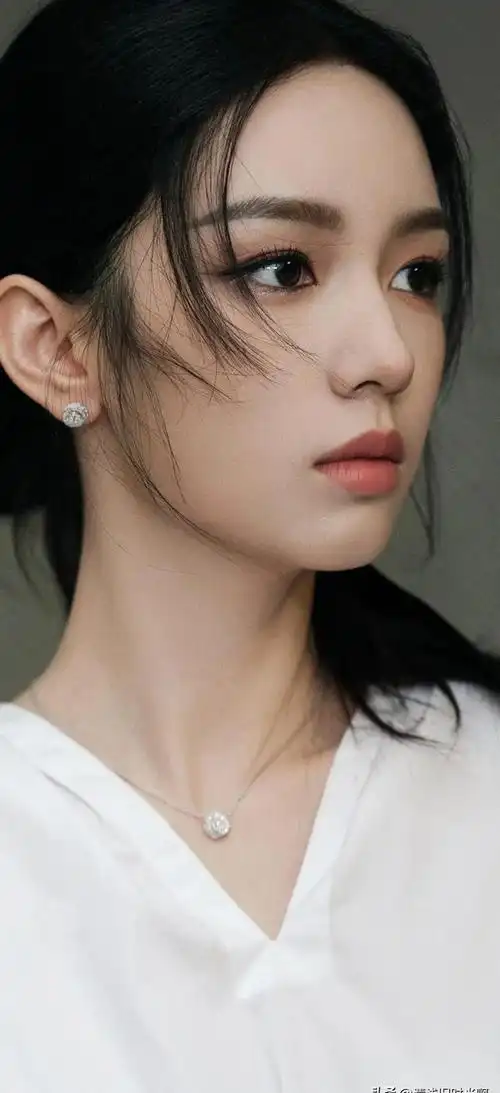 美妆达人周也登场,颜值爆表的95后小花实力派!