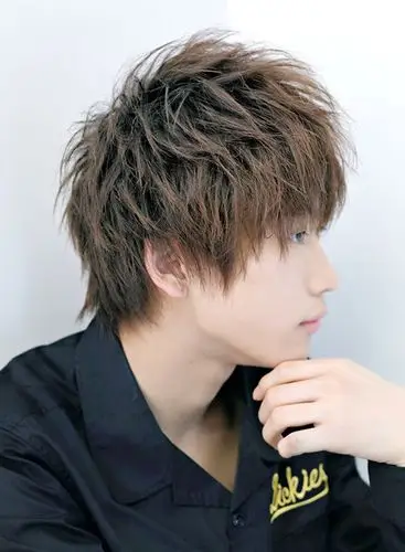 男生亚麻色染发图片效果夏天暗黄色染色发型