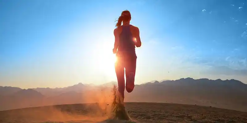 蓝色唯美跑步努力奔跑展板努力奔跑背景