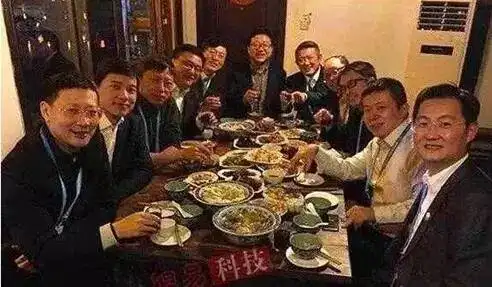 昨晚和马化腾坐在一起吃饭的这几个人身价能买下半个地球而马云不在