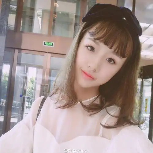 阿沁@kakakaoo- 头像 女生 文艺 清新 图源微博 侵权删 @中二体质