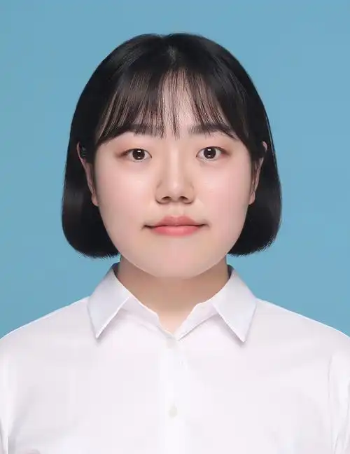 简历用这张证件照是不是显得很老气