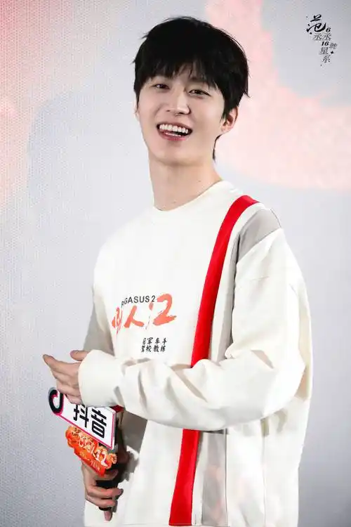 2021年3月3日,法国奢侈品牌纪梵希宣布范丞丞成为其品牌代言人.