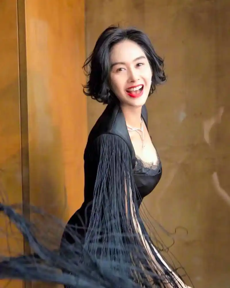 美女小姐姐# 年轻时候的朱茵也太美了