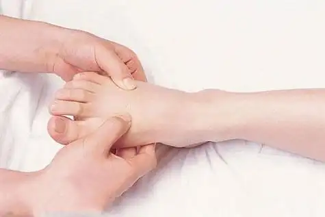 足部是人的"第二心脏",可以促进血液的循环,激化和增强内分泌系统机能