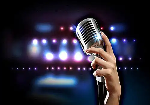 女性,握着,一个,复古,麦克风,彩色,背景