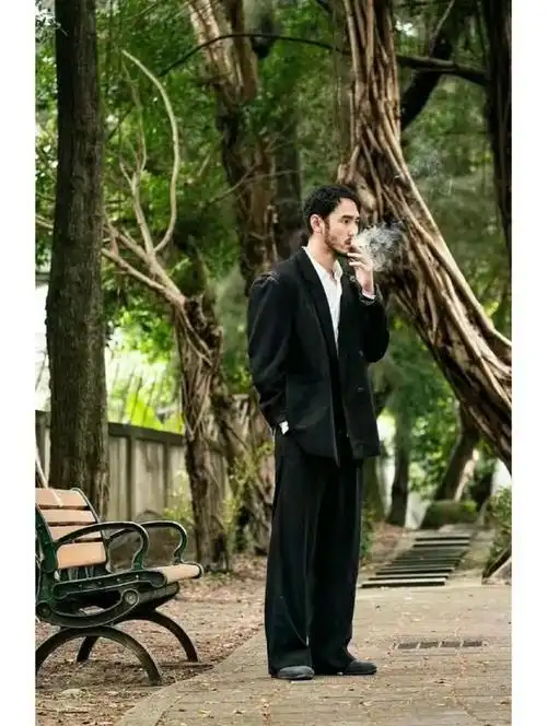 阮经天的一部电影带火了宽肩廓形西装然而这些女星穿的更时髦