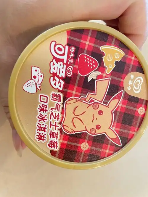 草莓味稍有些甜#可爱多  #和路雪  #雪糕  #冰淇淋  #新品雪糕