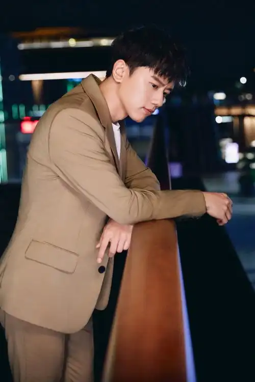 cctv-3综艺频道2021中央广播电视总台七夕晚会和@张杰一起,跃进人海