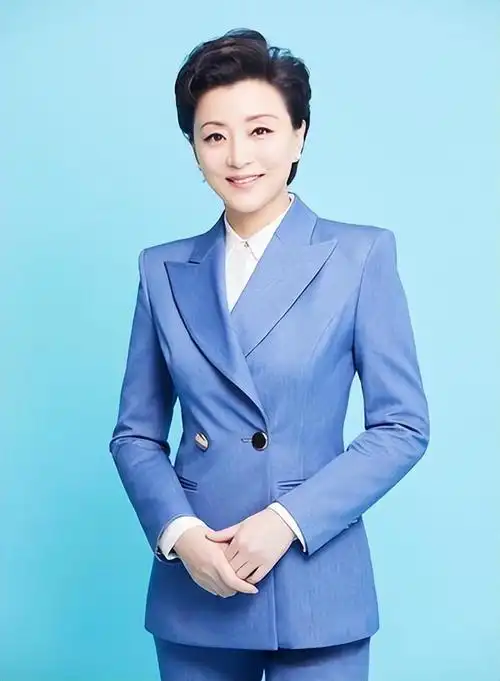 回顾杨澜26岁从央视辞职二婚嫁百亿富豪相伴27年恩爱如初