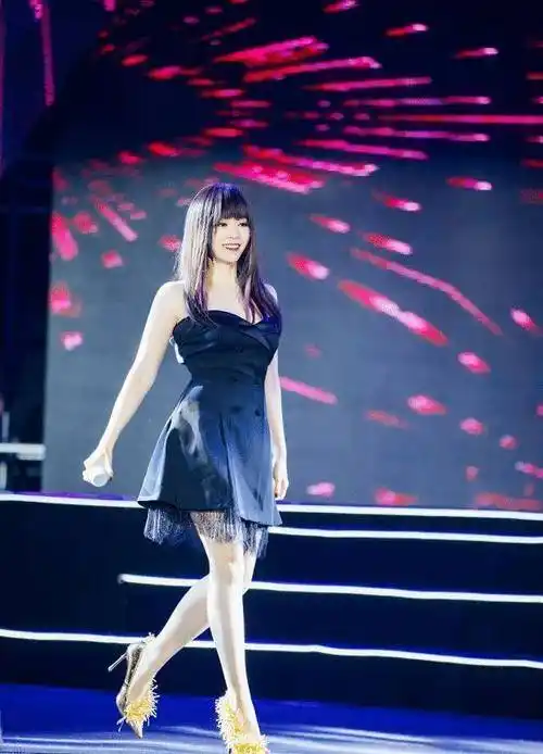 张靓颖离开渣男大变样?