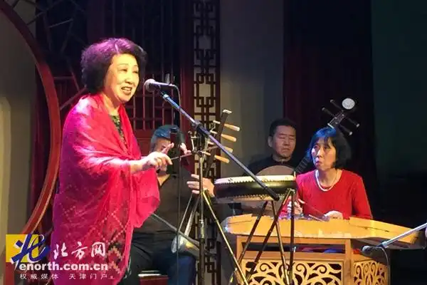 70岁的张雅琴是梅花大鼓表演艺术家花云宝的唯一一个弟子,卢派梅花