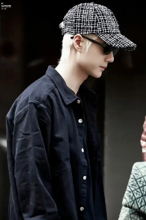 王一博巴黎时装周