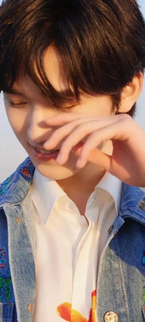 宋亚轩高清全面屏手机壁纸,帅哥男生-可爱美图