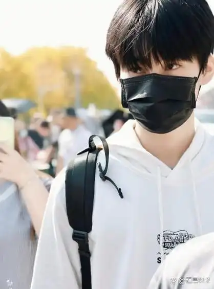 时代少年团,戴口罩都挡不住的帅气 #时代少年团# #宋亚轩# #马嘉祺