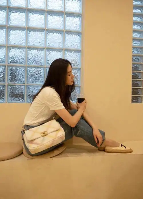 刘诗诗慵懒悠然风生活照穿搭时髦气质优雅