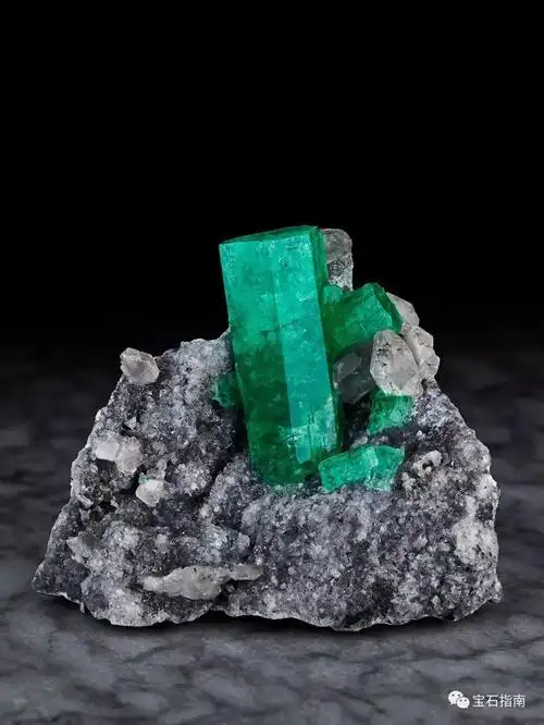 祖母绿是天然宝石标本中最难收集的品种之一,评定要素包括产地,颜色