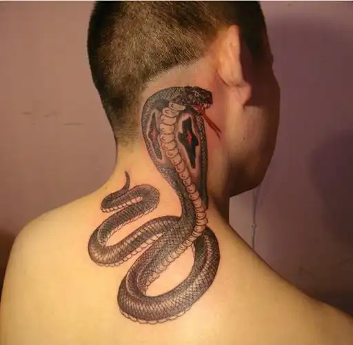 个性男生脖子经典时尚好看的蛇纹身图图片