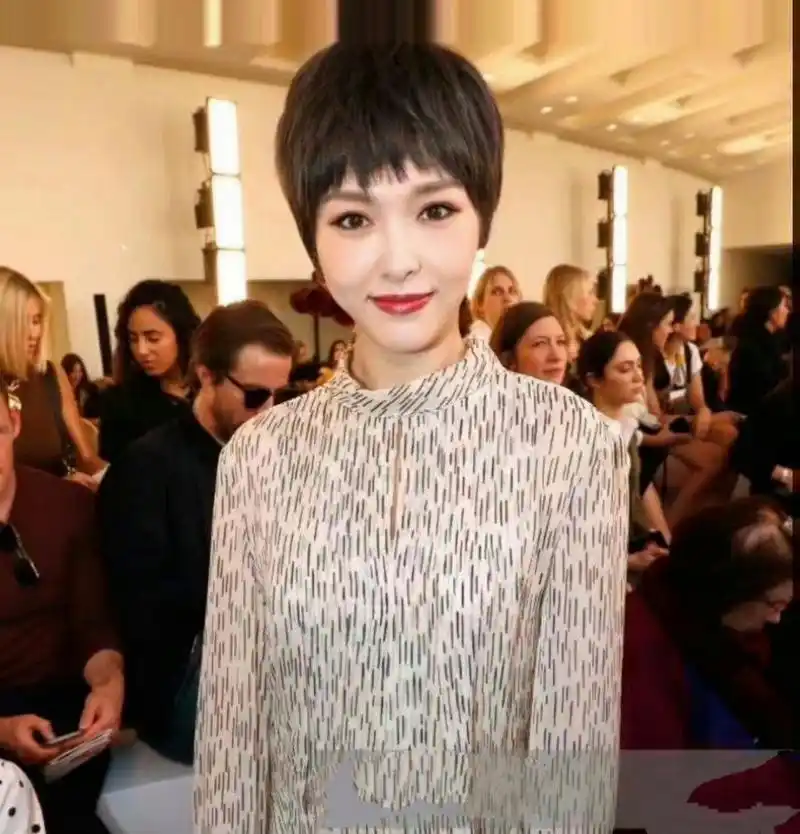 唐嫣短发太美了