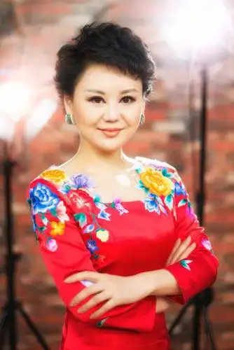 资料:2014smg名优主持人候选人-徐丹丹