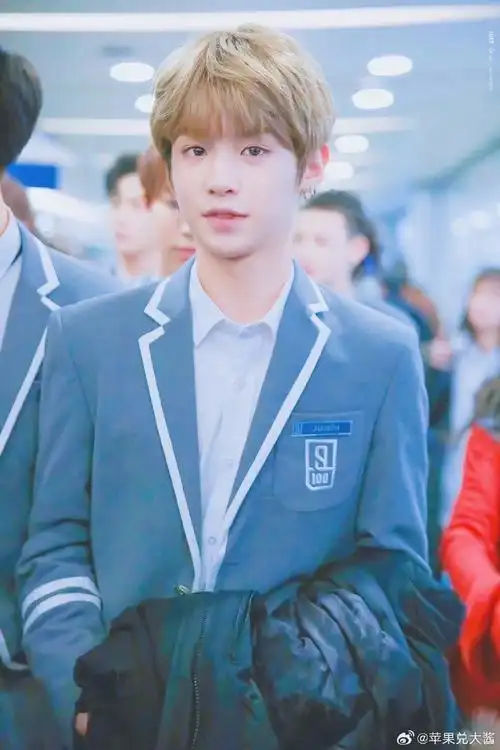 黄明昊出道六周年