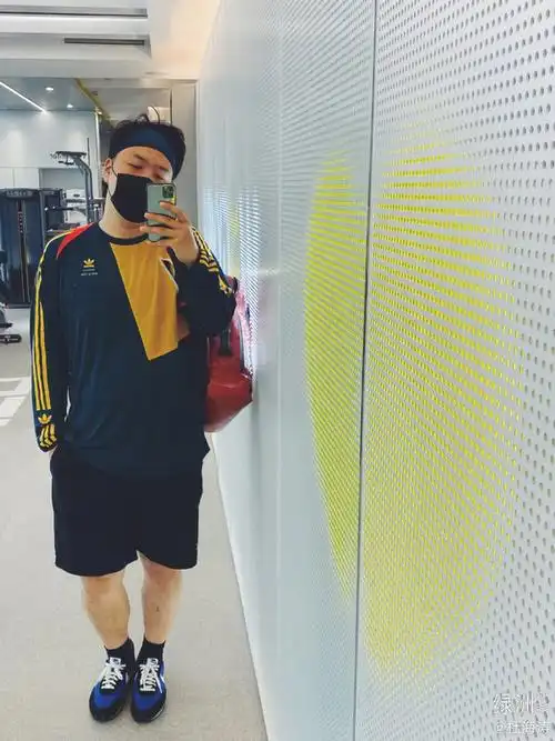 说好的瘦了呢?杜海涛近期全身照曝光,身材没变化双下巴好抢镜