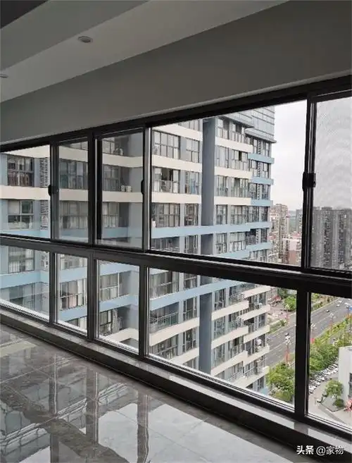 家里封阳台,选哪种窗户好个人建议:追求良好采光通风效果的,就装推拉