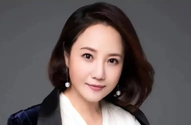 人徐洁,不想为家庭放弃事业,从年轻到老都漂亮_新闻_广大观众_珠江