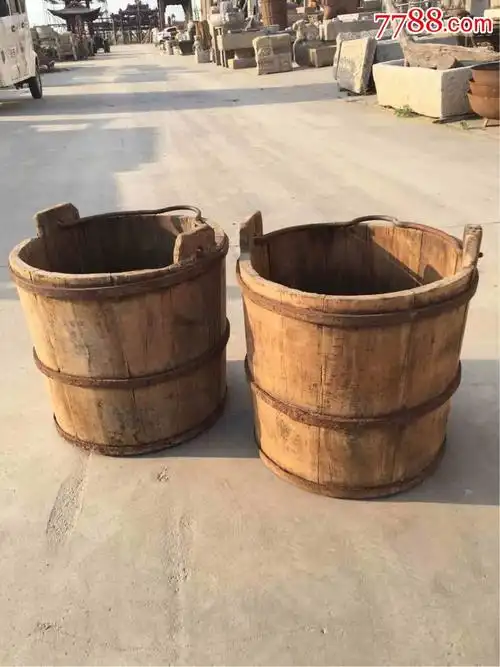 清代柏木水桶一对全品包老无修