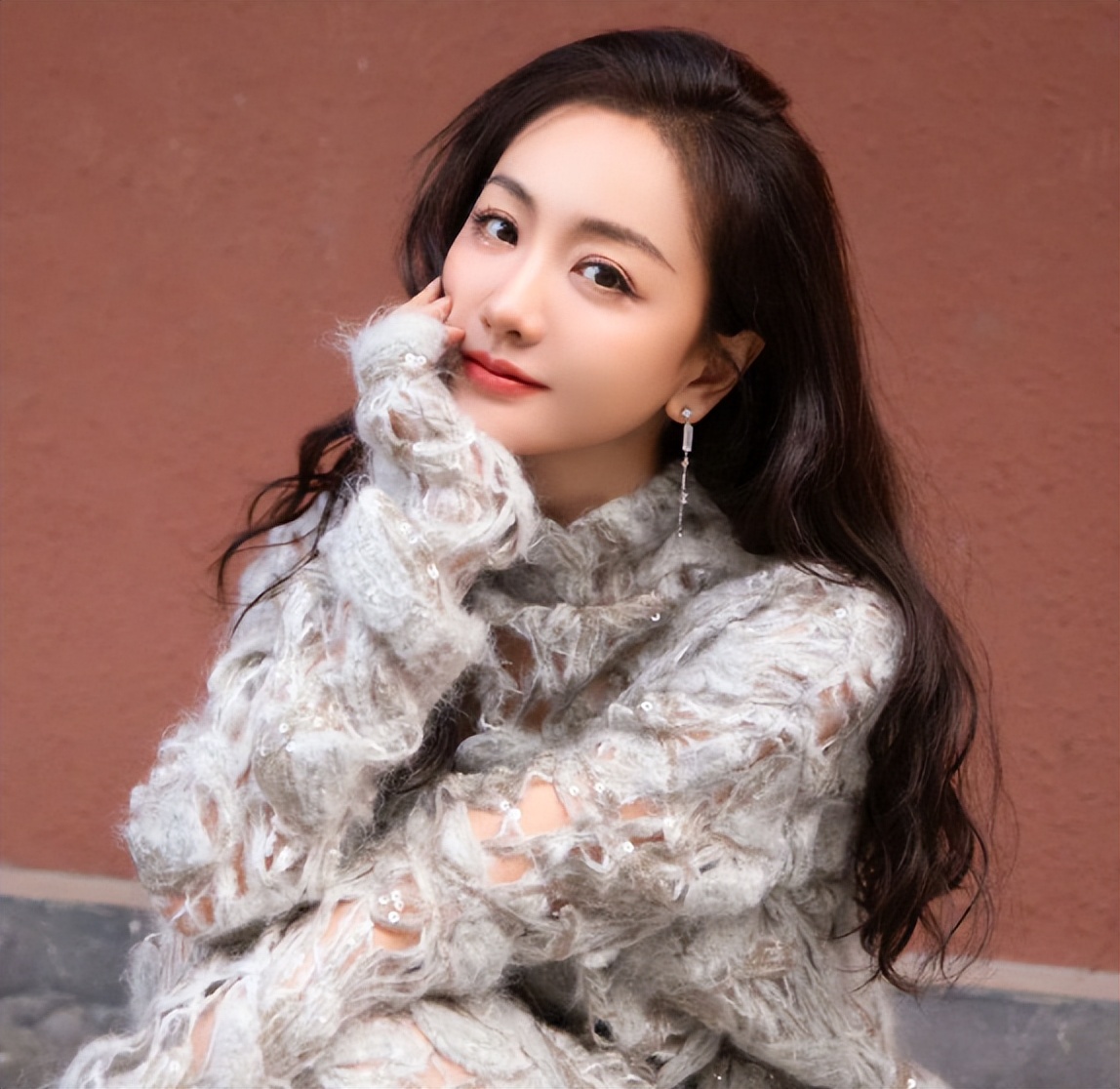 朱亚文,景甜,陈晓和杨蓉主演的清朝末期商战剧《大商人》.