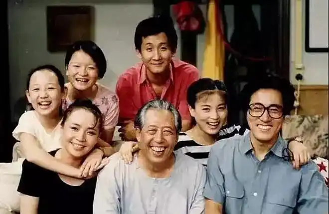 演员兼导演,是我国目前话剧舞台顶级的导,演均得到观众喜爱和认可的