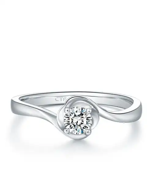 周大福 唯爱系列18k金钻石戒指(定价)