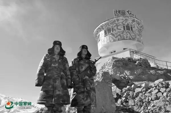 中国军人守卫边关 冬天烧白骨取暖(图)