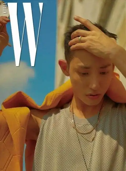 李洙赫入伍近照公开军装依旧帅气十足