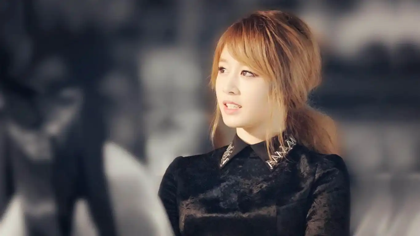 韩国美女t-ara朴智妍写真桌面壁纸高清大图预览1366x768_美女壁纸下载