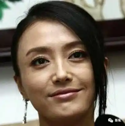 关晓彤才20岁眼袋就要把卧蚕吃掉了