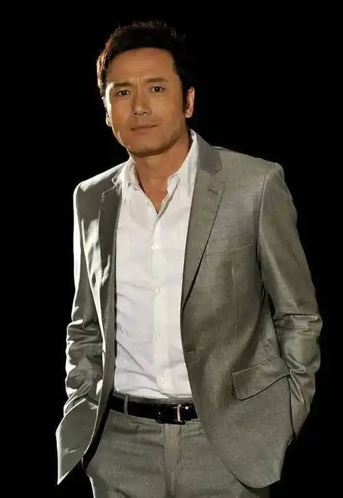 "最帅杨康"苗侨伟,德艺双馨,隐退归来后依旧风采不减_射雕英雄传_电视