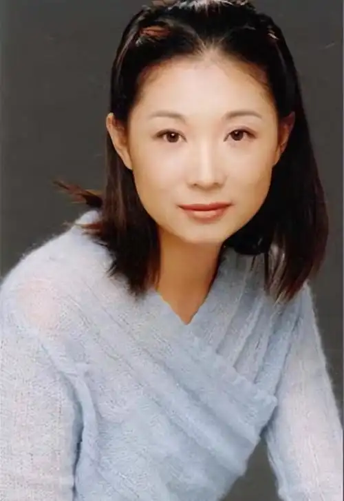 演员张译:娶旺夫的钱琳琳,不惧女方二婚带娃,结婚17年宠妻如宝