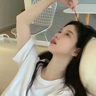 干净到极致的白色系列女生头像