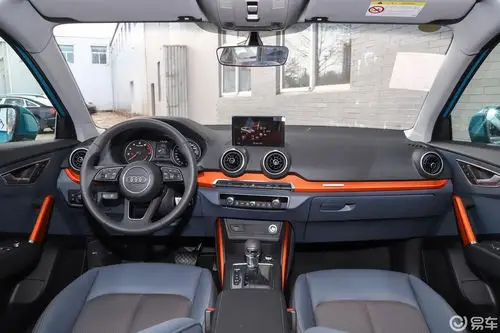 【奥迪q2l2020款35 tfsi 时尚致雅型内饰全景正拍汽车图片-汽车图片