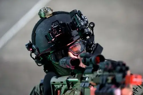 直击|警匪片即视感!香港警方举行实地反恐演习,飞虎队出动(组图)