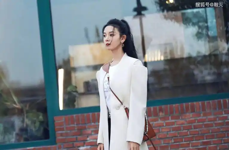 陈瑶酷女孩街拍告别三月