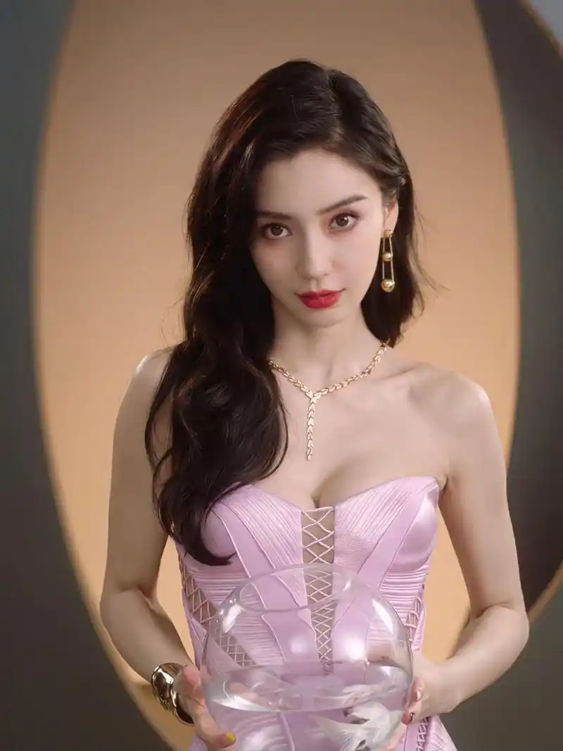 杨颖(angelababy)真是娱乐圈的一颗明星!