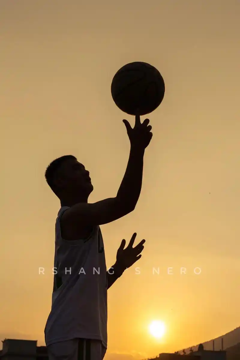 一些 日落剪影 #热爱篮球的男孩 #日落92 #黑皮体育生  - 抖音