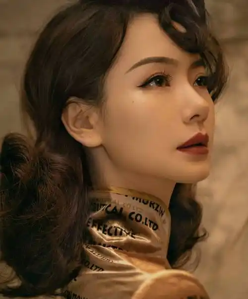 戚薇复古旗袍大长腿性感写真_身材_一身_显得