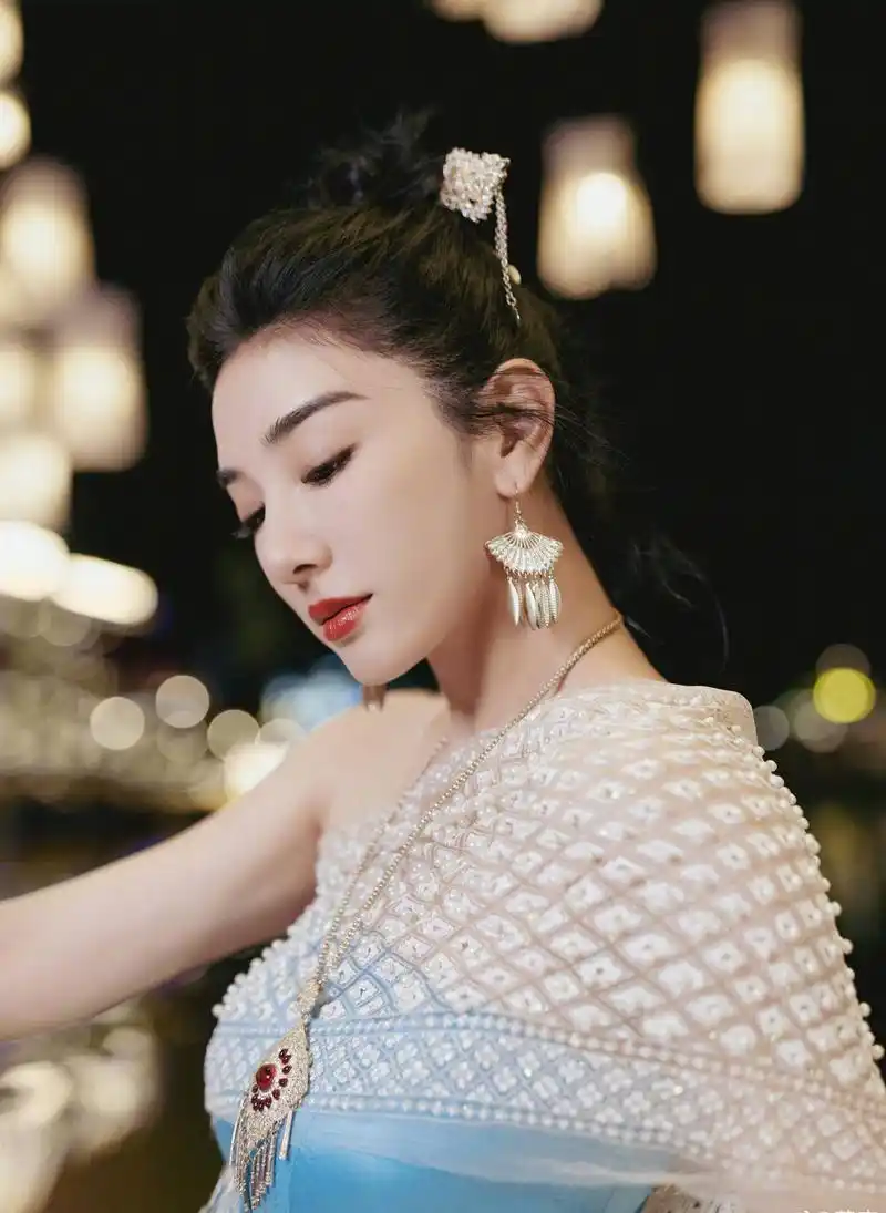 黄奕傣式风格优雅时尚写真