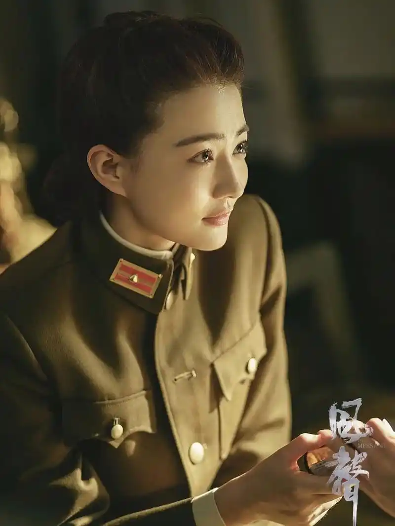 剧名:《风声》 主演: 徐璐 / 文咏珊 今天栗子想给小可爱们推荐一部