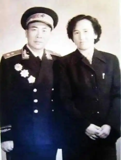 102岁曾思玉将军病逝大连:四大习惯,乐活百年_洪林_书画_沈阳军区