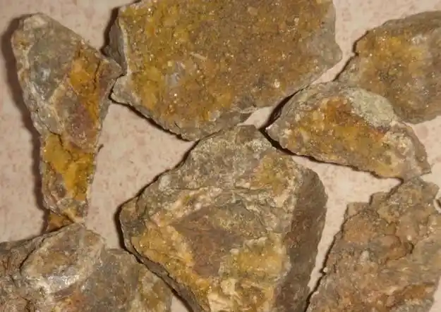 直播室 金投网贵金属行情软件 沙金起源于矿山,是由于金矿石露出地面